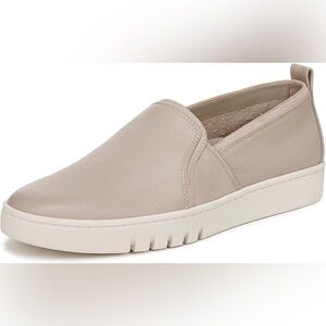Vionic Cambria Leather Slip-On Women’s Sneaker in Oatmeal size 7.5